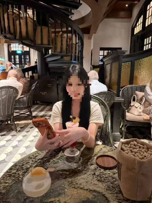 0009c3d97f866794292a5402abedbda5bbdbcc0b.jpg